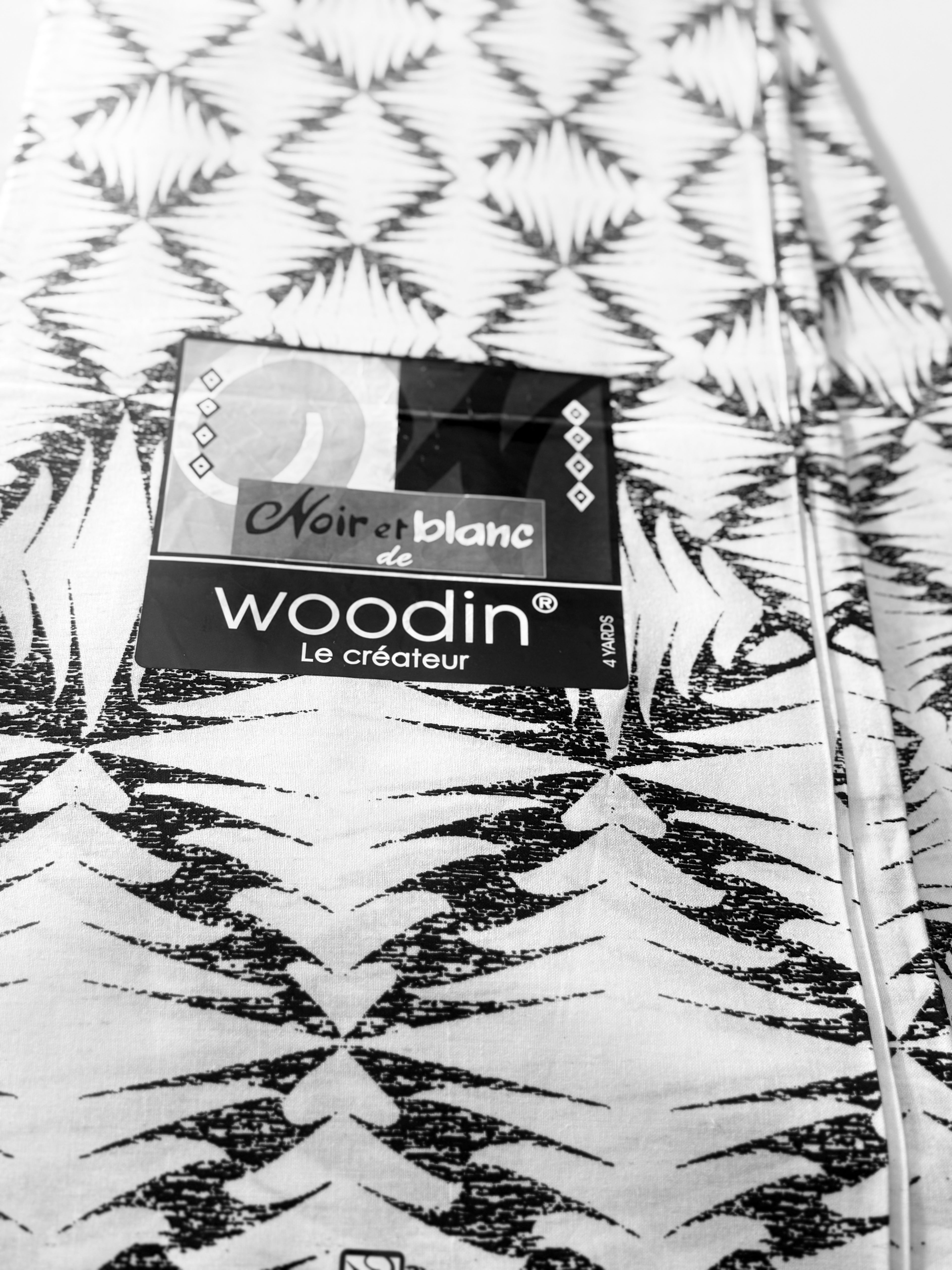 Woodin Fabric | Noir et Blanc – 100% Cotton sold by the yard