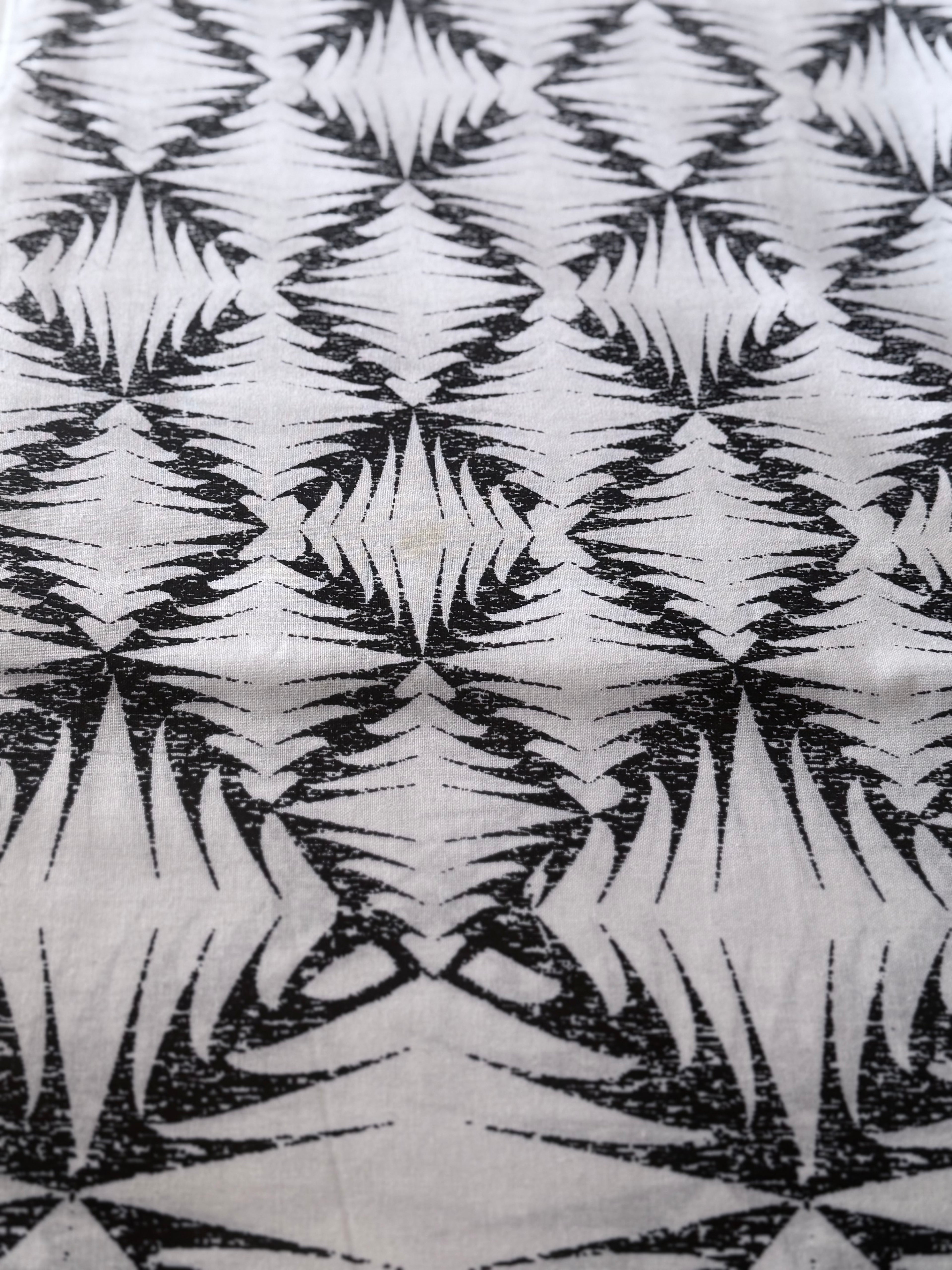 Woodin Fabric | Noir et Blanc – 100% Cotton sold by the yard